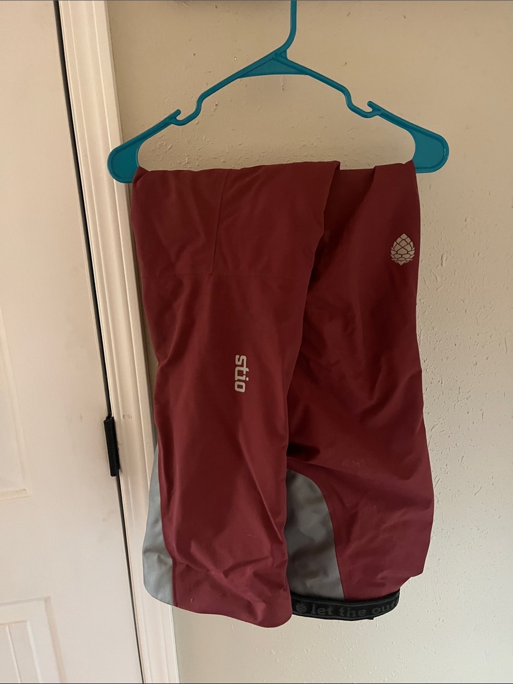Stio Women’s Burgundy Performance Ski Pants